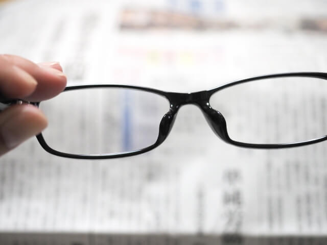ルーペと老眼鏡の違い